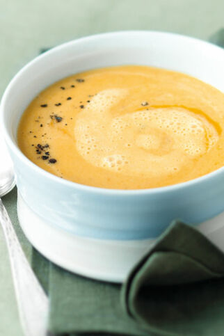 Apfel-Möhren-Süppchen mit Prosecco Apfel-Möhren-Süppchen mit Prosecco