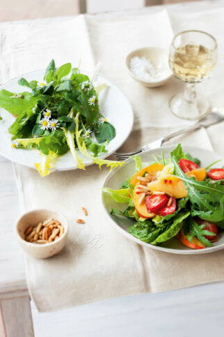 Fruchtiger Sommersalat mit Chili-Vinaigrette Fruchtiger Sommersalat mit Chili-Vinaigrette