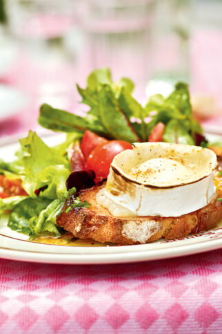 Salat mit überbackenem Ziegenkäse Salat mit überbackenem Ziegenkäse