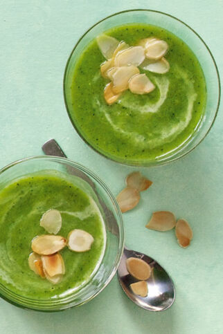 Brokkolisuppe mit Mandeln Brokkolisuppe mit Mandeln