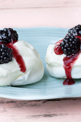 Mascarpone-Baisers mit Brombeeren Mascarpone-Baisers mit Brombeeren