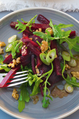 Rote-Bete-Salat mit Nüssen Rote-Bete-Salat mit Nüssen