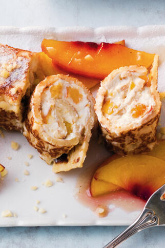 Gefüllte Pfannkuchen mit Nektarinen Gefüllte Pfannkuchen mit Nektarinen