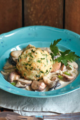 Semmelknödel mit Pilzragout Semmelknödel mit Pilzragout