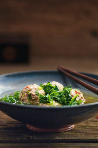 Grünkohlsuppe mit Hackbällchen Grünkohlsuppe mit Hackbällchen