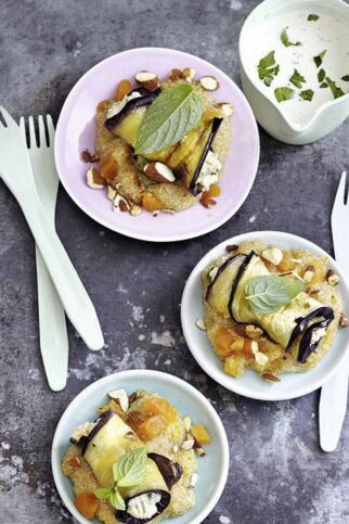 Auberginenröllchen auf Aprikosen-Amaranth Auberginenröllchen auf Aprikosen-Amaranth