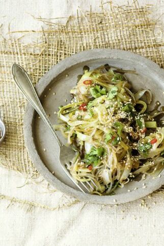 Zwiebel-Lauch mit Sesam Zwiebel-Lauch mit Sesam