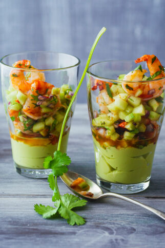 Scharfe Garnelen auf Avocadocreme Scharfe Garnelen auf Avocadocreme