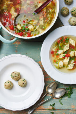 Gemüsesuppe mit Eierstich und Markklößchen Gemüsesuppe mit Eierstich und Markklößchen