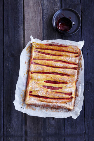 Polenta-Kuchen mit Rhabarber Polenta-Kuchen mit Rhabarber