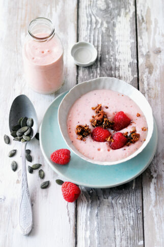 Smoothie-Bowl mit Himbeeren und Mango Smoothie-Bowl mit Himbeeren und Mango