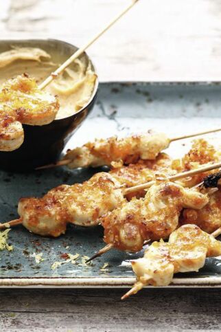 Hähnchen-Saté mit Erdnuss-Dip Hähnchen-Saté mit Erdnuss-Dip