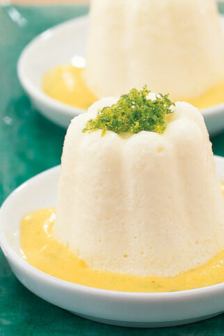 Kokosmousse mit Mangosauce Kokosmousse mit Mangosauce