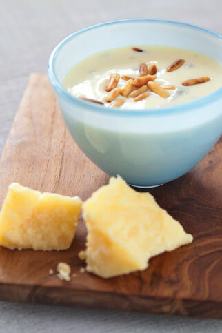 Leichte Käsesauce mit Pinienkernen Leichte Käsesauce mit Pinienkernen