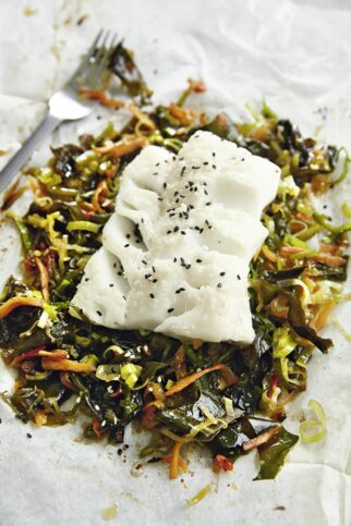 Kabeljau auf Wakame-Gemüse mit Ingwer Kabeljau auf Wakame-Gemüse mit Ingwer