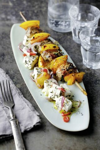 Souvlaki-Spieße mit mariniertem Feta Souvlaki-Spieße mit mariniertem Feta