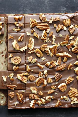 Schoko-Karamell-Fudge mit Pekannüssen Schoko-Karamell-Fudge mit Pekannüssen