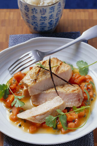 Schwertfischsteak mit Passionsfrucht, Papaya und Vanille Schwertfischsteak mit Passionsfrucht, Papaya und Vanille