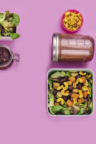 Wurzelgemüse-Partymit Salat und Suppe Wurzelgemüse-Partymit Salat und Suppe