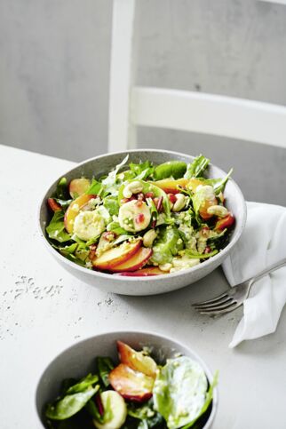 Hirse-Obst-Salat mit Spinat und Löwenzahn Hirse-Obst-Salat mit Spinat und Löwenzahn