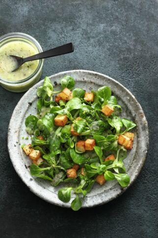 Salat mit Kartoffeldressing Salat mit Kartoffeldressing