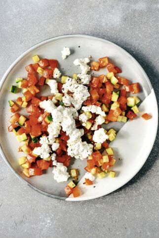 Tomaten-Gurken-Hüttenkäse Tomaten-Gurken-Hüttenkäse
