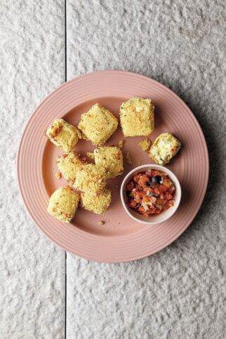 Feta im Backteig mit Salsa Feta im Backteig mit Salsa