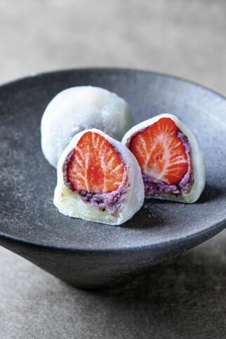 Daifuku-Mochi mit Erdbeeren Daifuku-Mochi mit Erdbeeren