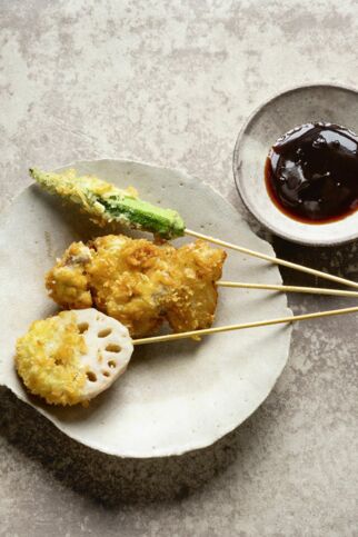 Kushikatsu mit Tonkatsu-Sauce Kushikatsu mit Tonkatsu-Sauce