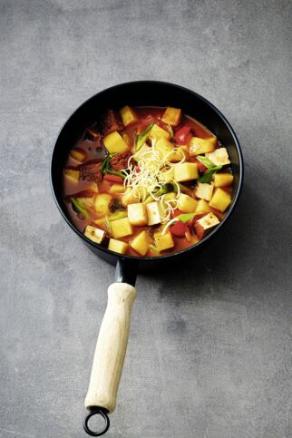 Kartoffelgulasch mit Räuchertofu Kartoffelgulasch mit Räuchertofu
