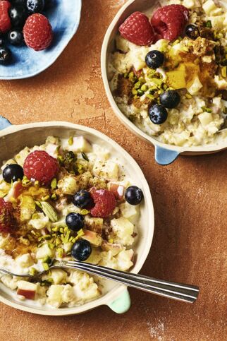 Kardamom-Porridge mit Beeren Kardamom-Porridge mit Beeren