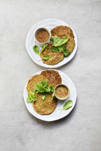 Mungbohnen-Pfannkuchen mit Gemüse und Ingwerdip Mungbohnen-Pfannkuchen mit Gemüse und Ingwerdip