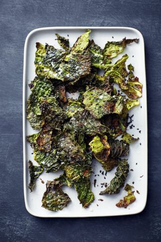 Gebackene Wirsing-Sesam-Chips Gebackene Wirsing-Sesam-Chips