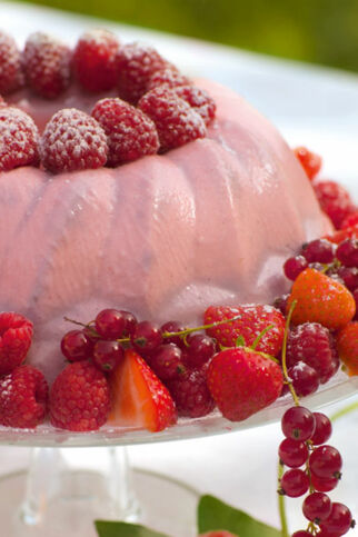 Gugelhupf mit frischen Beeren Gugelhupf mit frischen Beeren