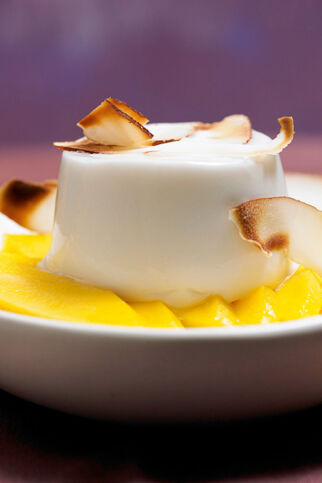 Kokos-Pannacotta mit Mango Kokos-Pannacotta mit Mango