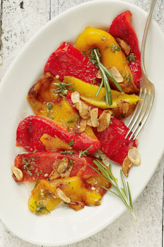 Paprika-Carpaccio mit frittiertem Knoblauch Paprika-Carpaccio mit frittiertem Knoblauch