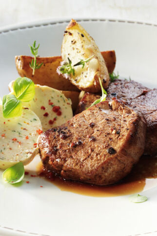 Kalbsmedaillons mit Zitronen-Kräuter-Butter Kalbsmedaillons mit Zitronen-Kräuter-Butter