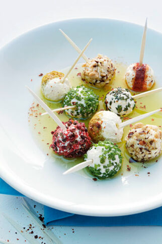 Bunte Ziegenfrischkäse-Pralinen Bunte Ziegenfrischkäse-Pralinen