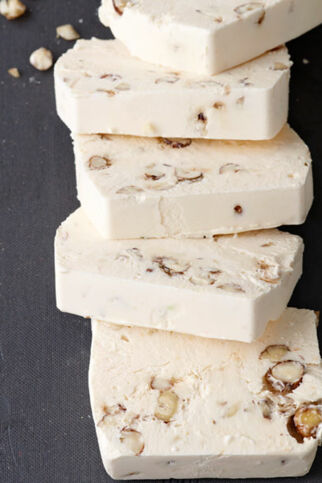 Haselnuss-Semifreddo mit Limoncello Haselnuss-Semifreddo mit Limoncello