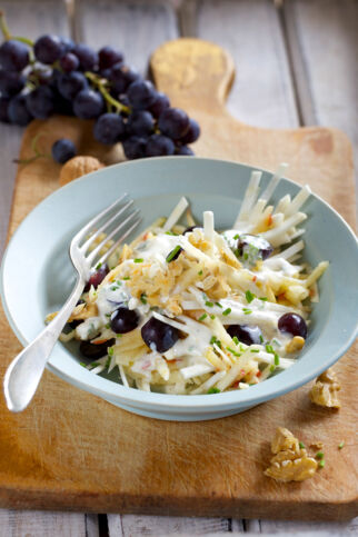 Selleriesalat mit Trauben und Nüssen Selleriesalat mit Trauben und Nüssen