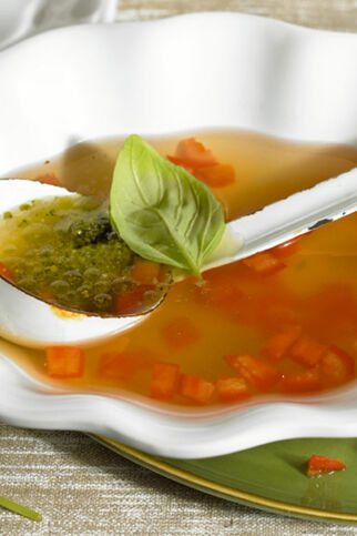 Klare Fischsuppe mit Pistou Klare Fischsuppe mit Pistou