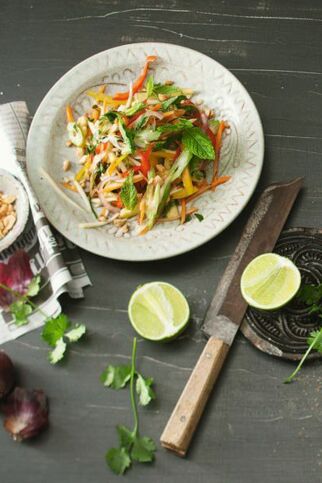 Mangosalat süß-sauer Mangosalat süß-sauer