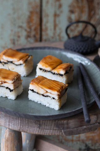 Teriyaki-Oshi mit Räucherforelle Teriyaki-Oshi mit Räucherforelle