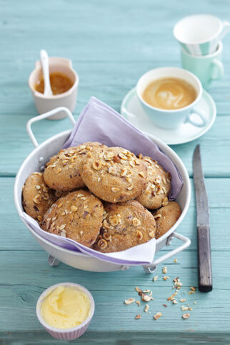 Amaranthbrötchen mit Haselnüssen Amaranthbrötchen mit Haselnüssen