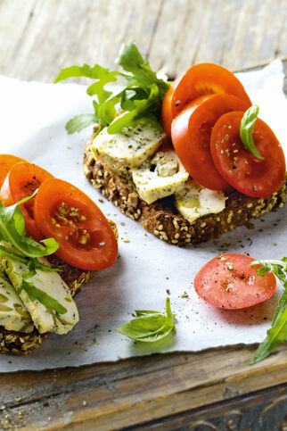 Bruschetta mit Tofu und Rucola Bruschetta mit Tofu und Rucola