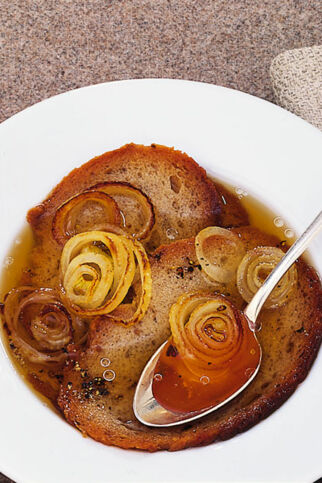 Aufgeschmalzene Brotsuppe Aufgeschmalzene Brotsuppe