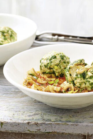 Mangold-Brezen-Knödel mit Pilzragout Mangold-Brezen-Knödel mit Pilzragout