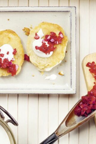 Blini mit Rote-Bete-Kaviar Blini mit Rote-Bete-Kaviar