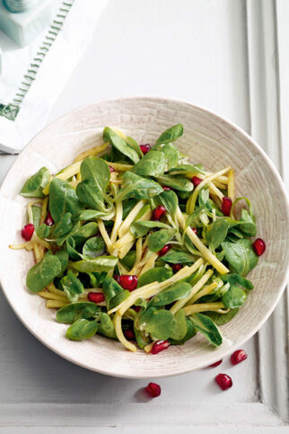 Feldsalat mit Steckrüben und Granatapfel Feldsalat mit Steckrüben und Granatapfel