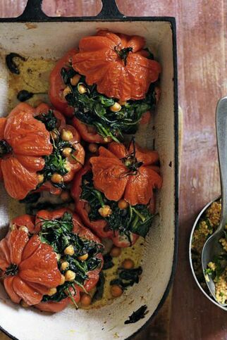 Gefüllte Tomaten mit Petersilien-Paprika-Hirse Gefüllte Tomaten mit Petersilien-Paprika-Hirse